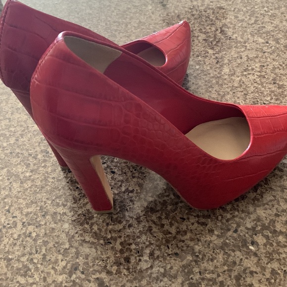 Pointed toe, hidden platform stiletto - Picture 2 of 2